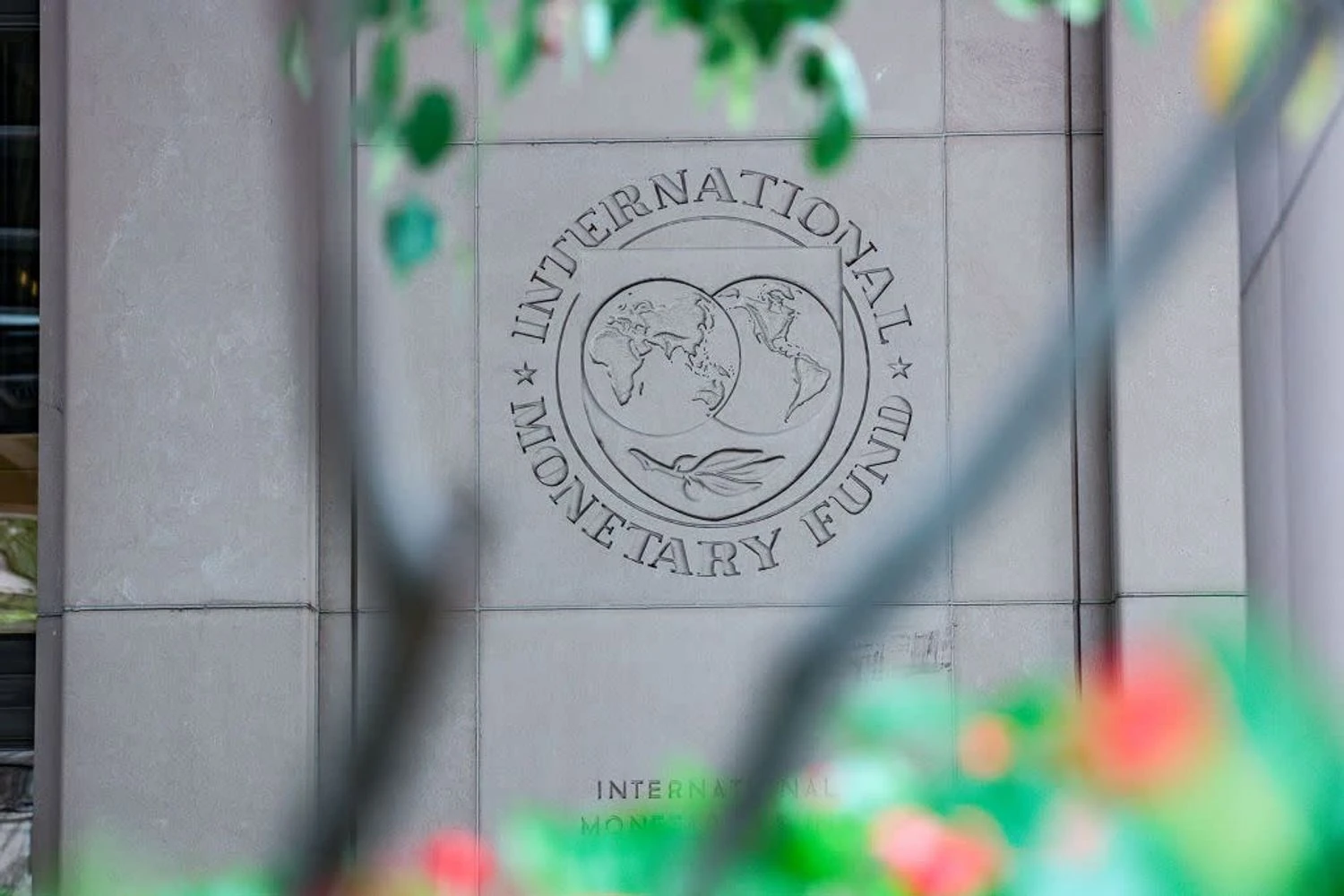 МВФ прогнозує дефіцит фінансування України до 2027 року в розмірі до 20 мільярдів доларів - Bloomberg