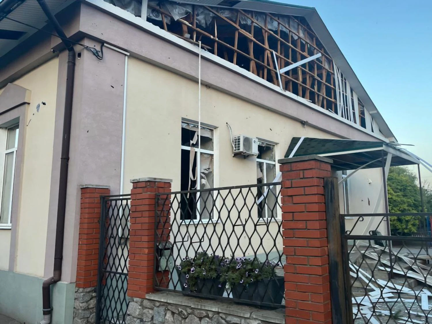 Пошкоджені церква та житлові будинки: війська рф обстріляли Дніпропетровщину