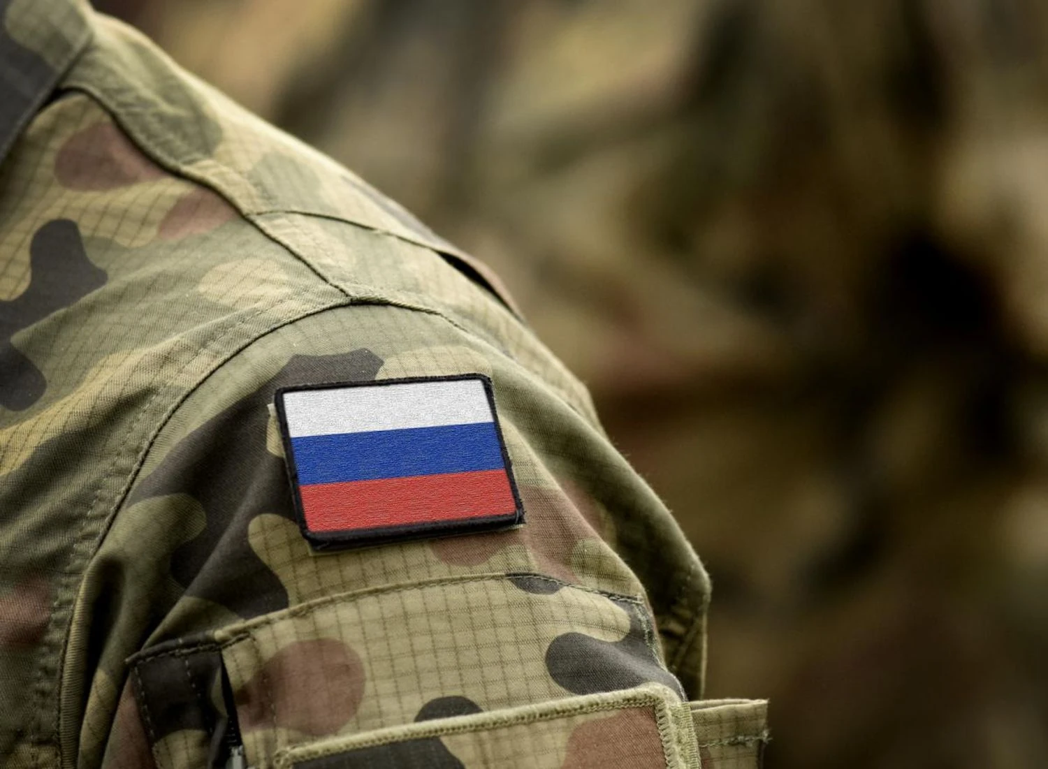 На ТОТ загарбники змушують чоловіків служити в армії рф через неявку на "вибори"