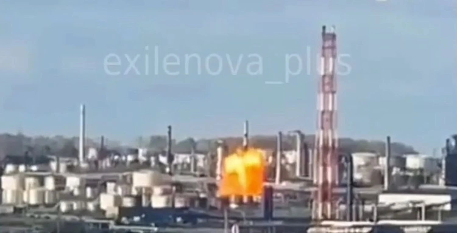 НПЗ "Башнафта-Новойл" в Уфі атакували дрони ГУР, спричинивши потужні вибухи та пожежу - джерело