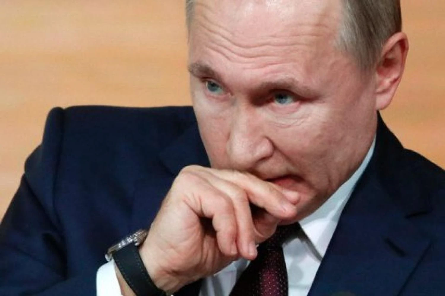 путін не погоджується на мир, бо вважає, що перемагає у війні - Келлог