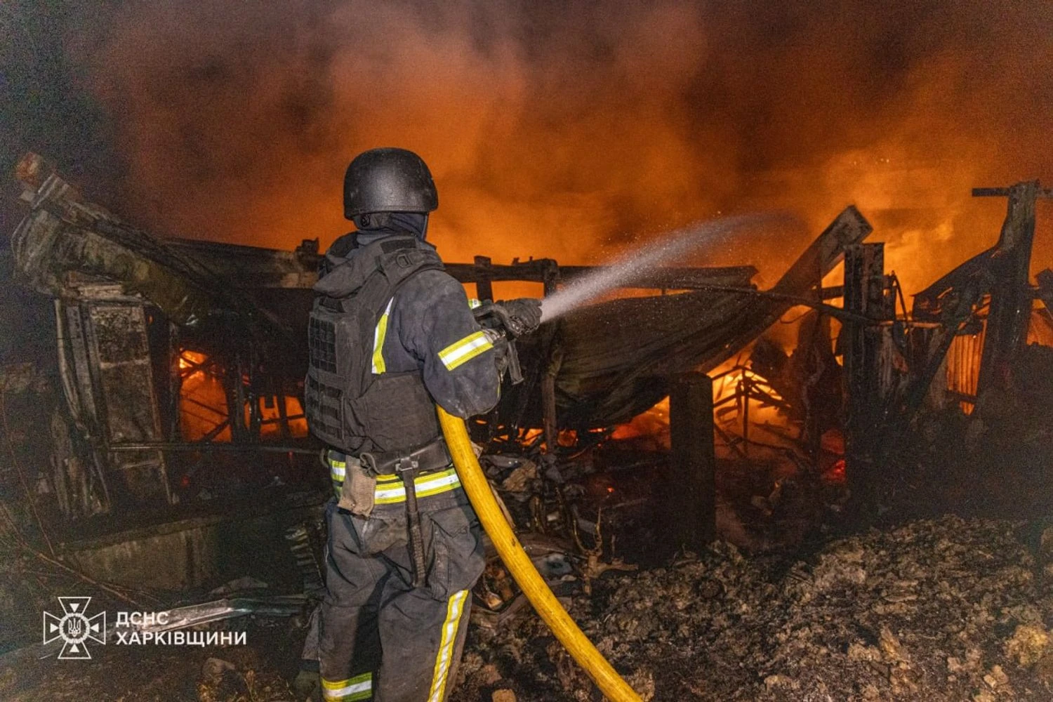 На Харківщині внаслідок ударів дронами сталися численні пожежі, є постраждалі - ДСНС