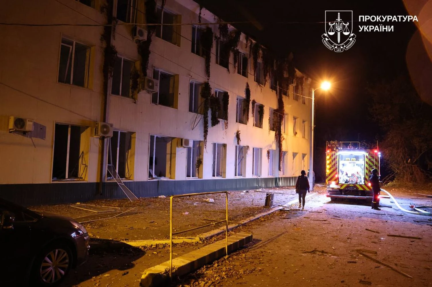Атака рф на лікарню в Харкові залишила 7 травмованих, 50 пацієнтів зі стресом: нові кадри наслідків