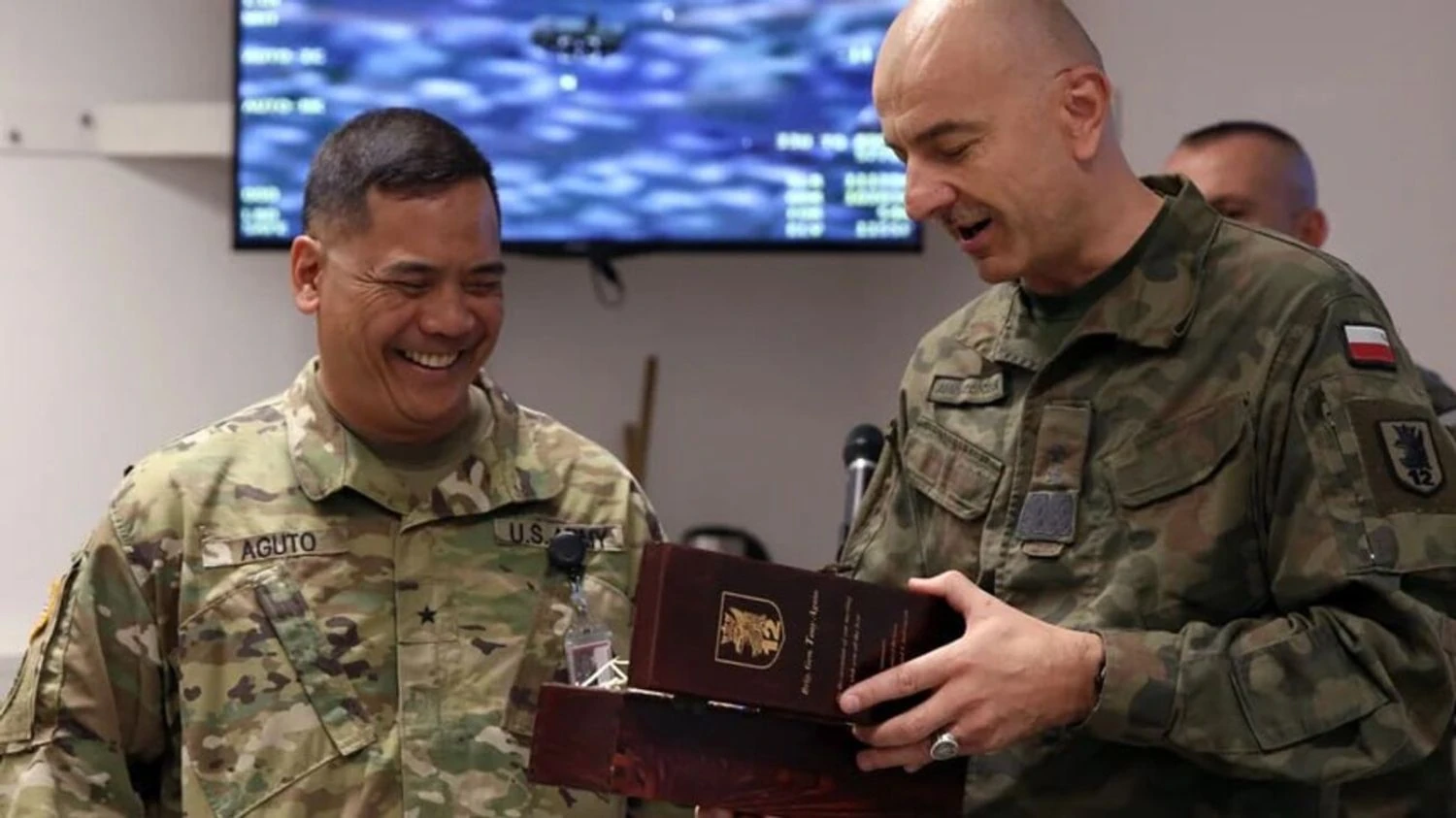 Генерал США Агуто після візиту до Києва потрапив у скандал через алкоголь і секретні матеріали