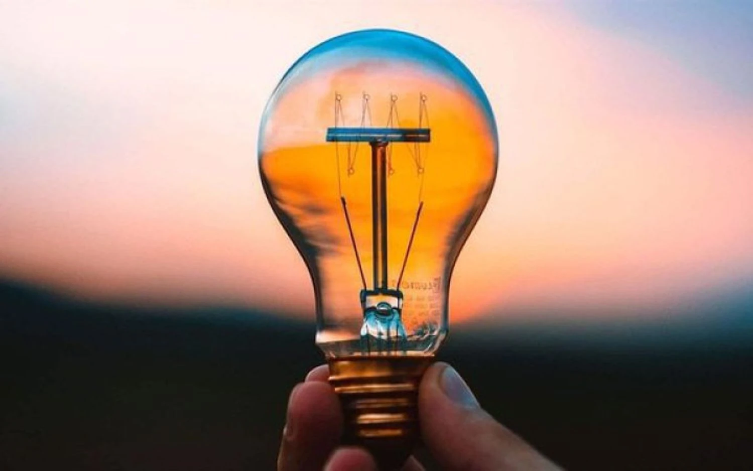 В Україні завтра графіки відключень будуть діяти вранці та увечері