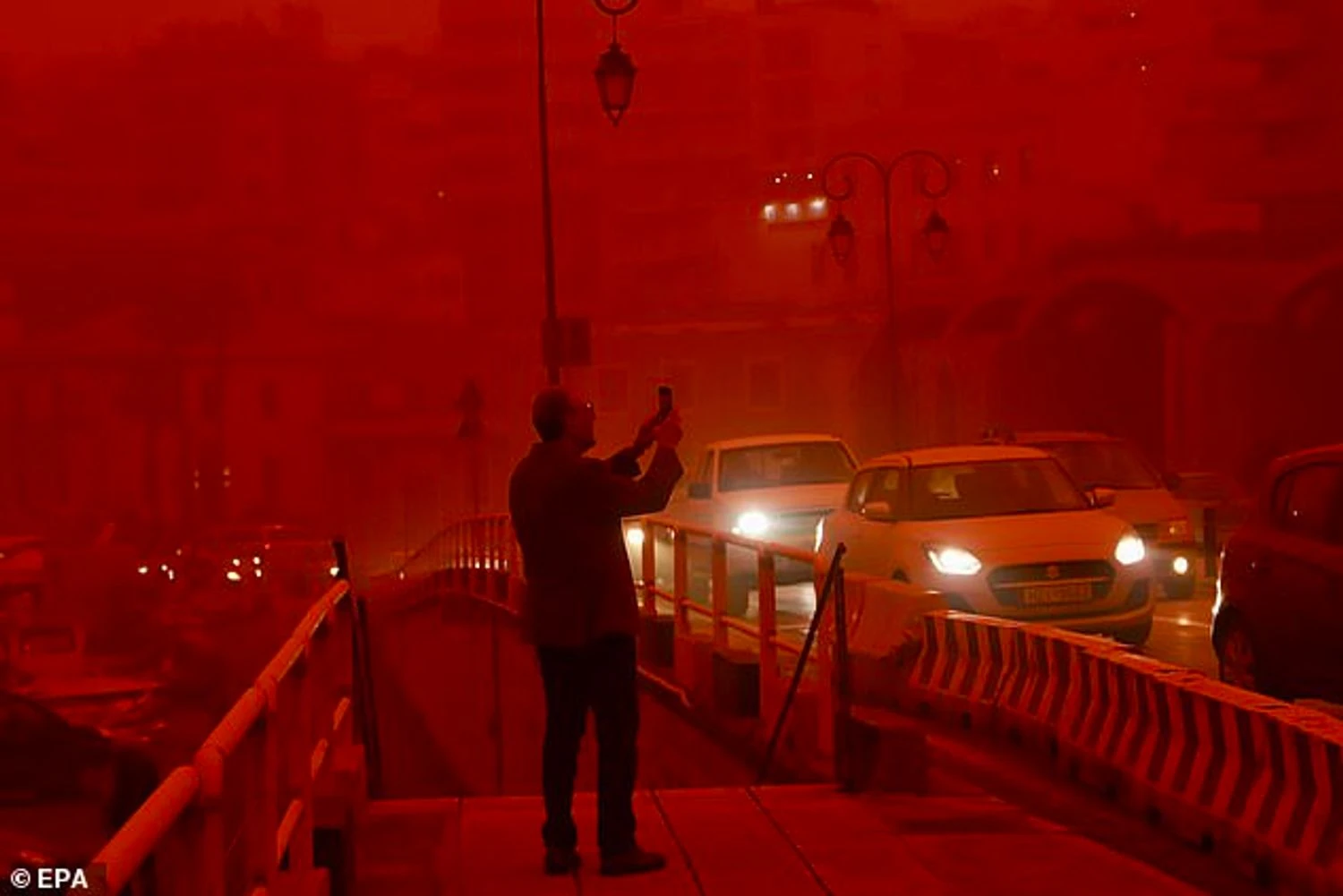 Небо стало червоним - Крит накрила пилова хмара з Сахари