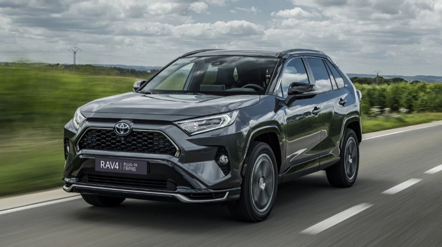 У березні українці купили майже 6 тисяч нових авто - лідирує Toyota RAV4