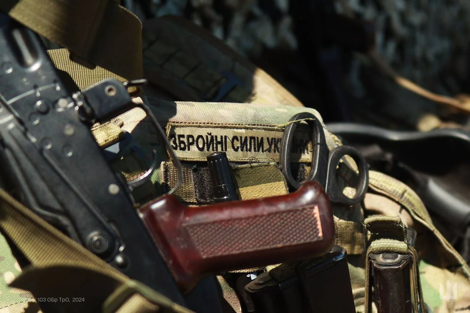 В Україні готують нові військові контракти зі змінами до зарплати - Прем'єр каже, планують цього року