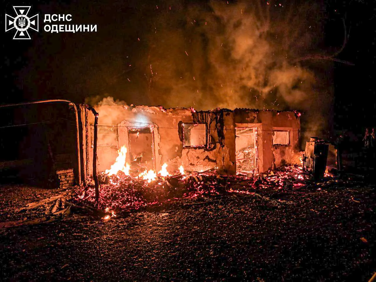 рф вдарила по порту та будинках на Одещині - є постраждалі, атаки зазнало іноземне судно