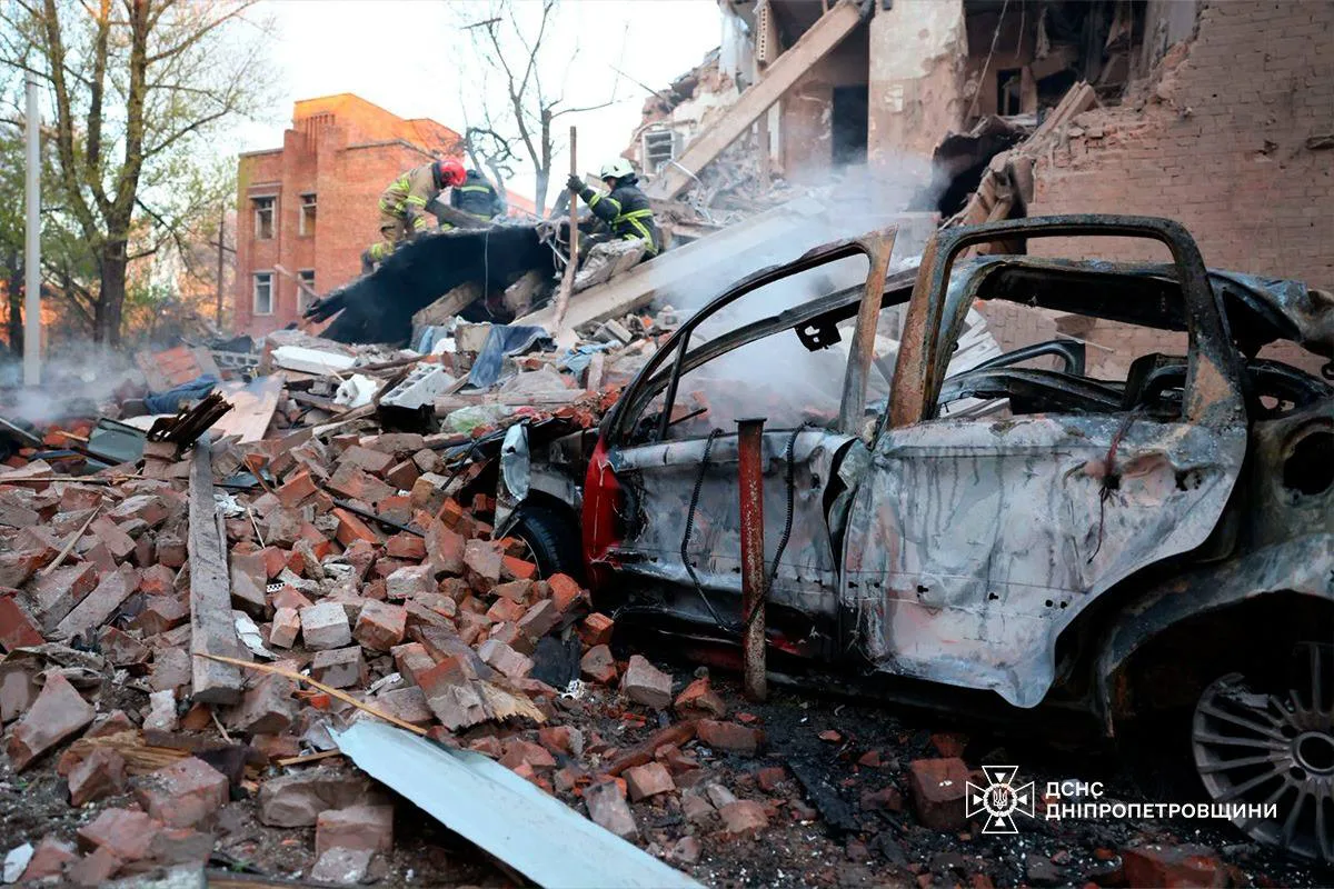 рф атакувала 8 регіонів, уже 5 загиблих, у Дніпрі ще шукають зниклих - МВС