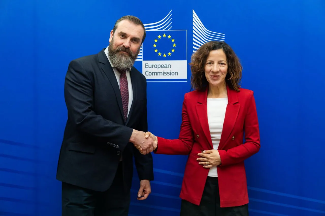 ЄС інвестував понад 1,1 мільярда євро в освіту та науку України - ЛісовийЄС спрямував понад 1,1 млрд євро на українську освіту та науку з 2022 року. Кошти пішли на академічну мобільність, друк
підручників та оновлення дитсадків.Політика • 19:05 • 2568 перегляди