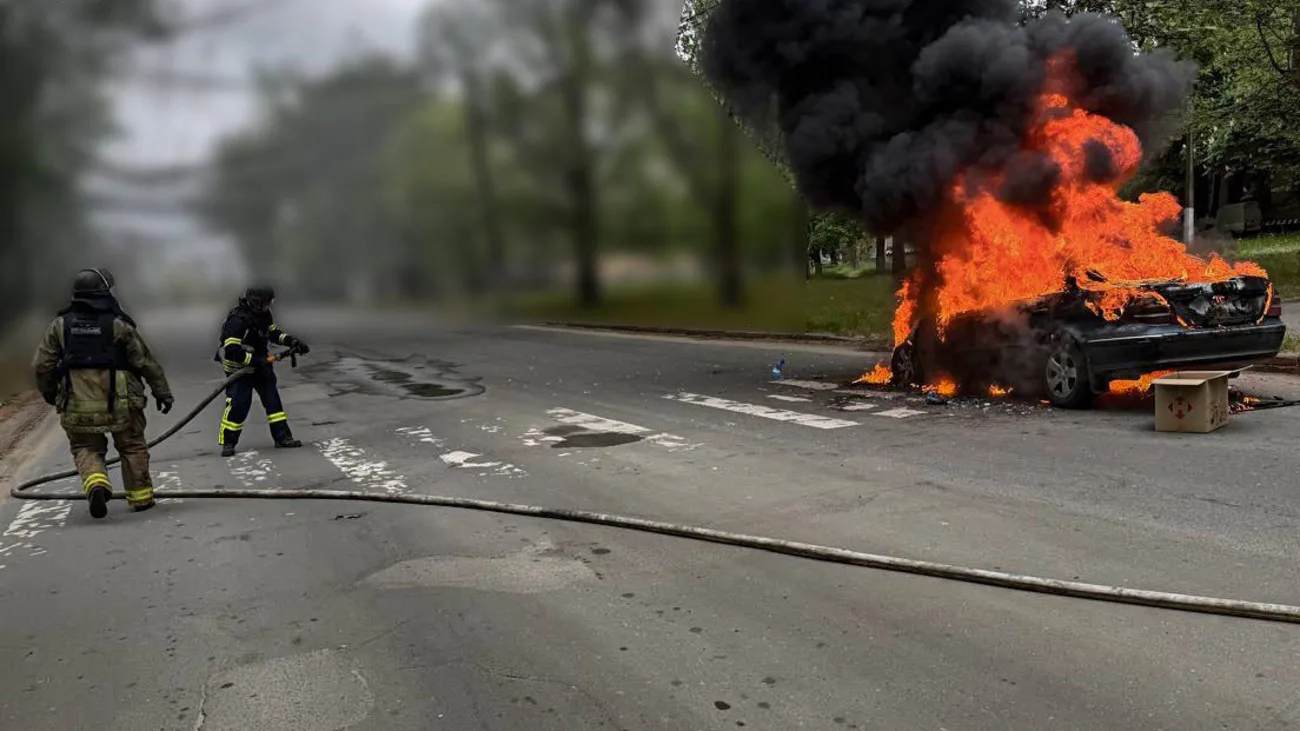 Обстріл Херсона 13 травня - росіяни вдарили по пожежному авто, постраждали двоє людей