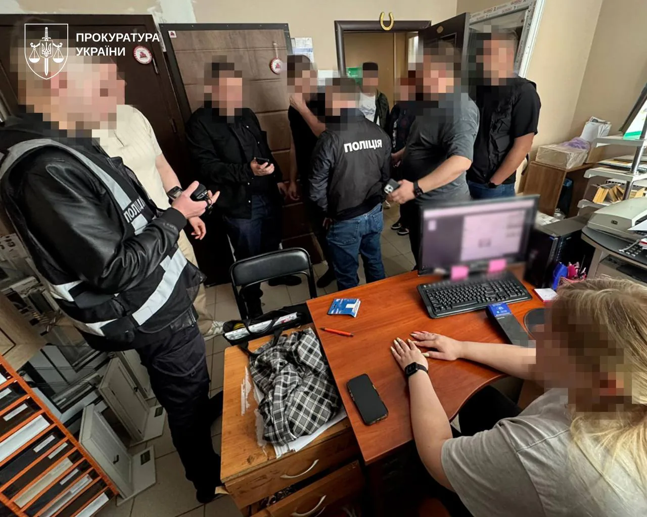 На Київщині посадовця селищної ради підозрюють у вимаганні половини компенсації за