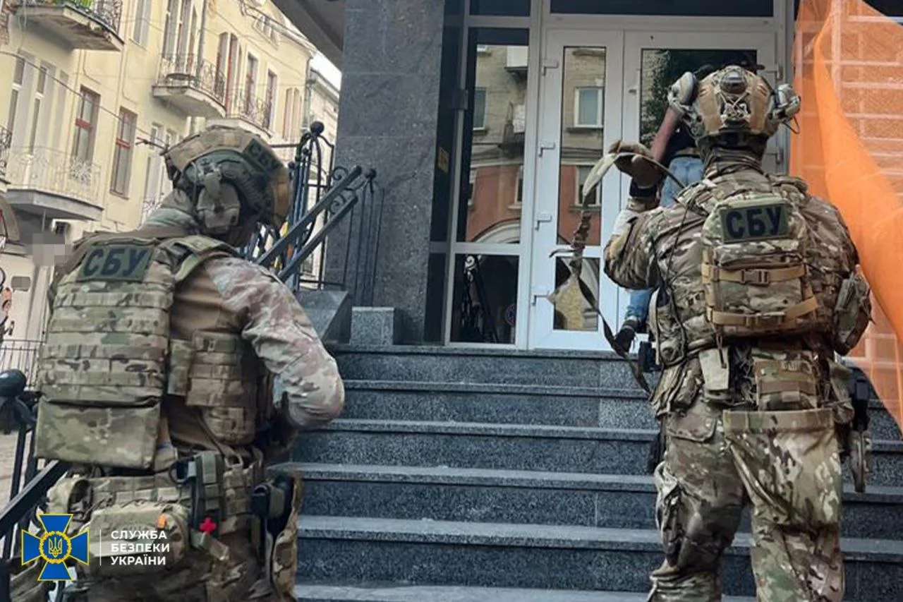 Обшуки у поліції: правоохоронці розкрили, кого з топ-поліцейських затримали у трьох областях