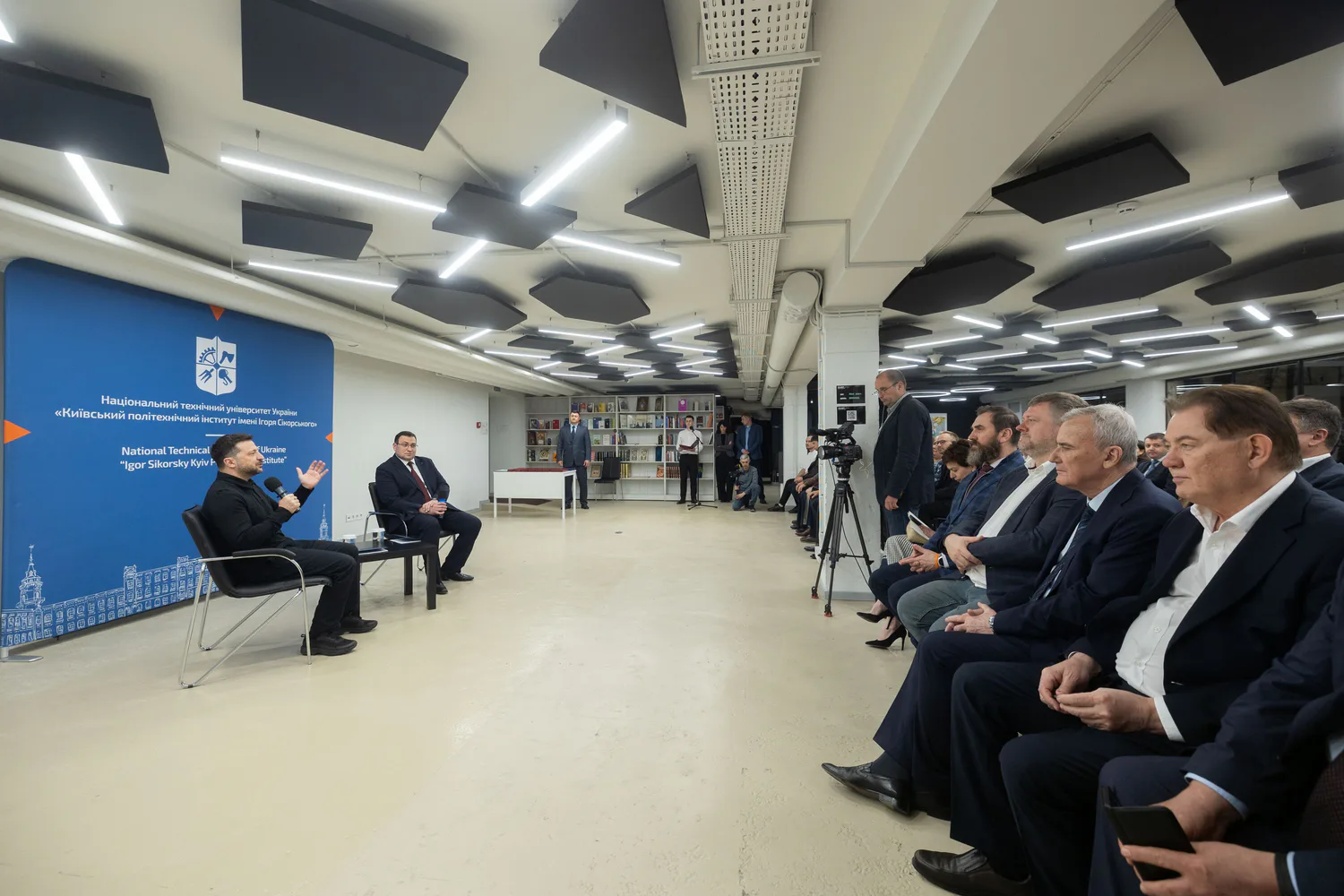 Зеленський: ми хочемо нашу ППО, антибалістики поки що не маємо, але є перші сильні кроки