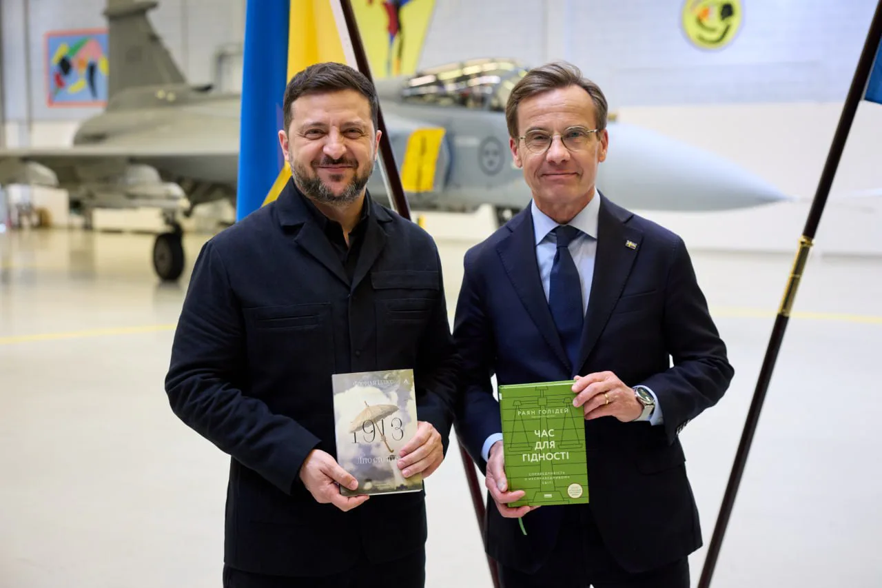 "Книжковий Арсенал": які книжки обрала перша леді та яке видання Зеленський подарував прем
