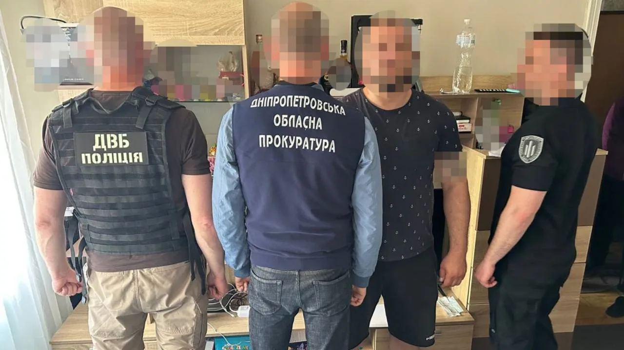 У Дніпрі експоліцейські побили затриманого до стану реанімації - їм оголосили підозру