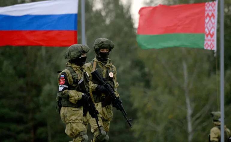 путін тисне на лукашенка у спробі відкриття