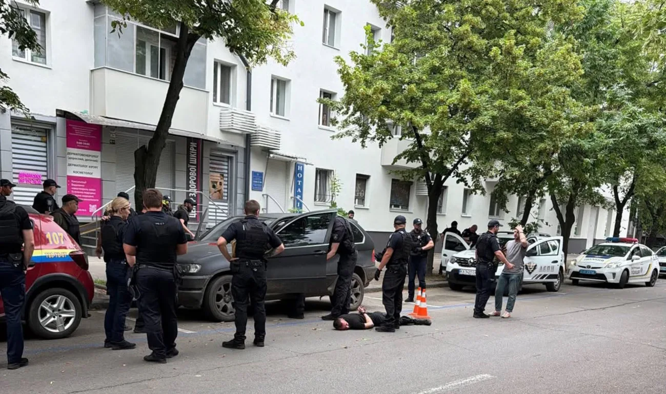 У центрі Дніпра сталася стрілянина та масова бійка - поліція почала слідство