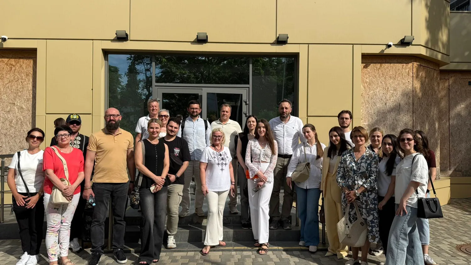 Вистава зрежисована обвинуваченим: лікар Odrex водить на суди групу підтримки