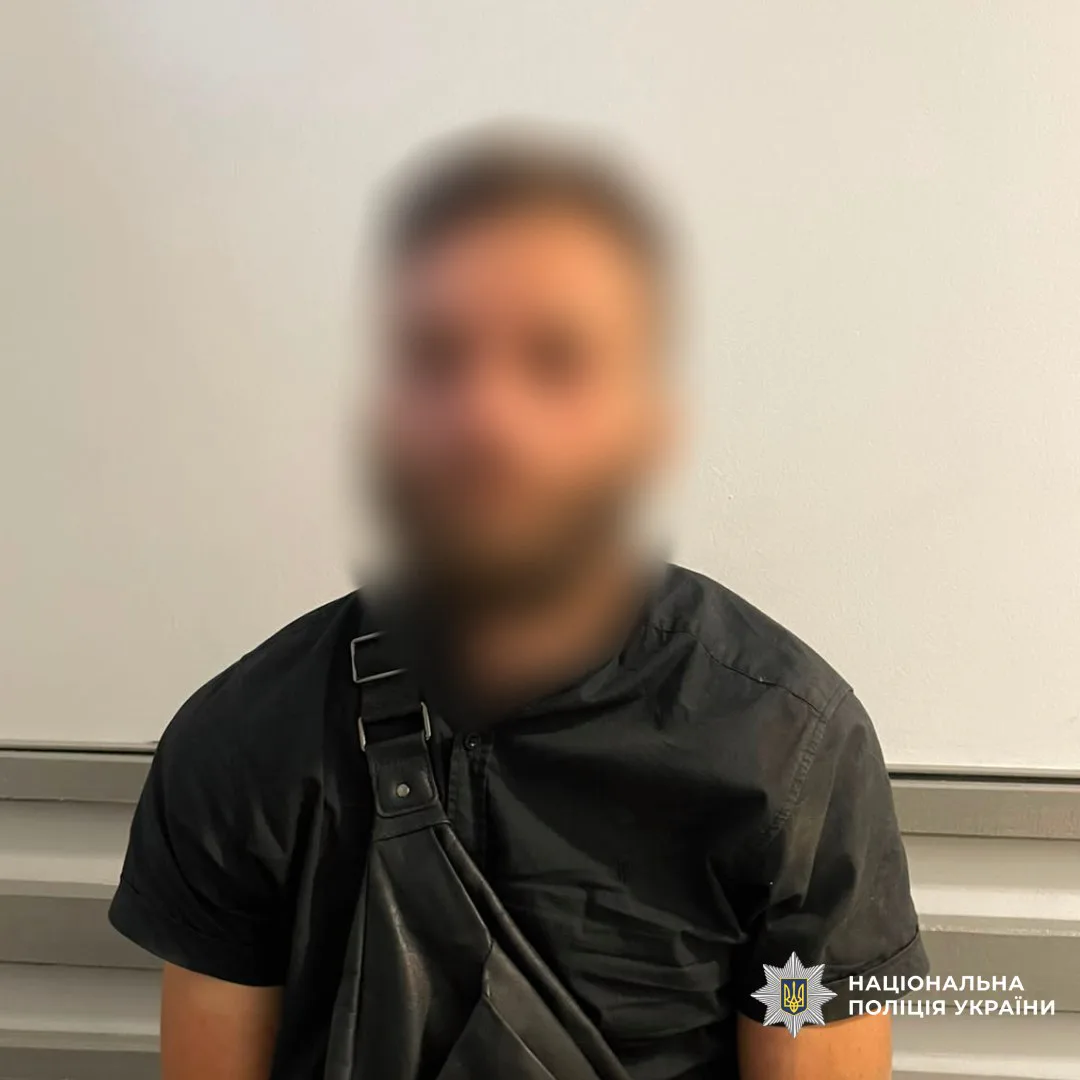 У Харкові чоловік напав з ножем на патрульних - двоє правоохоронців дістали поранення