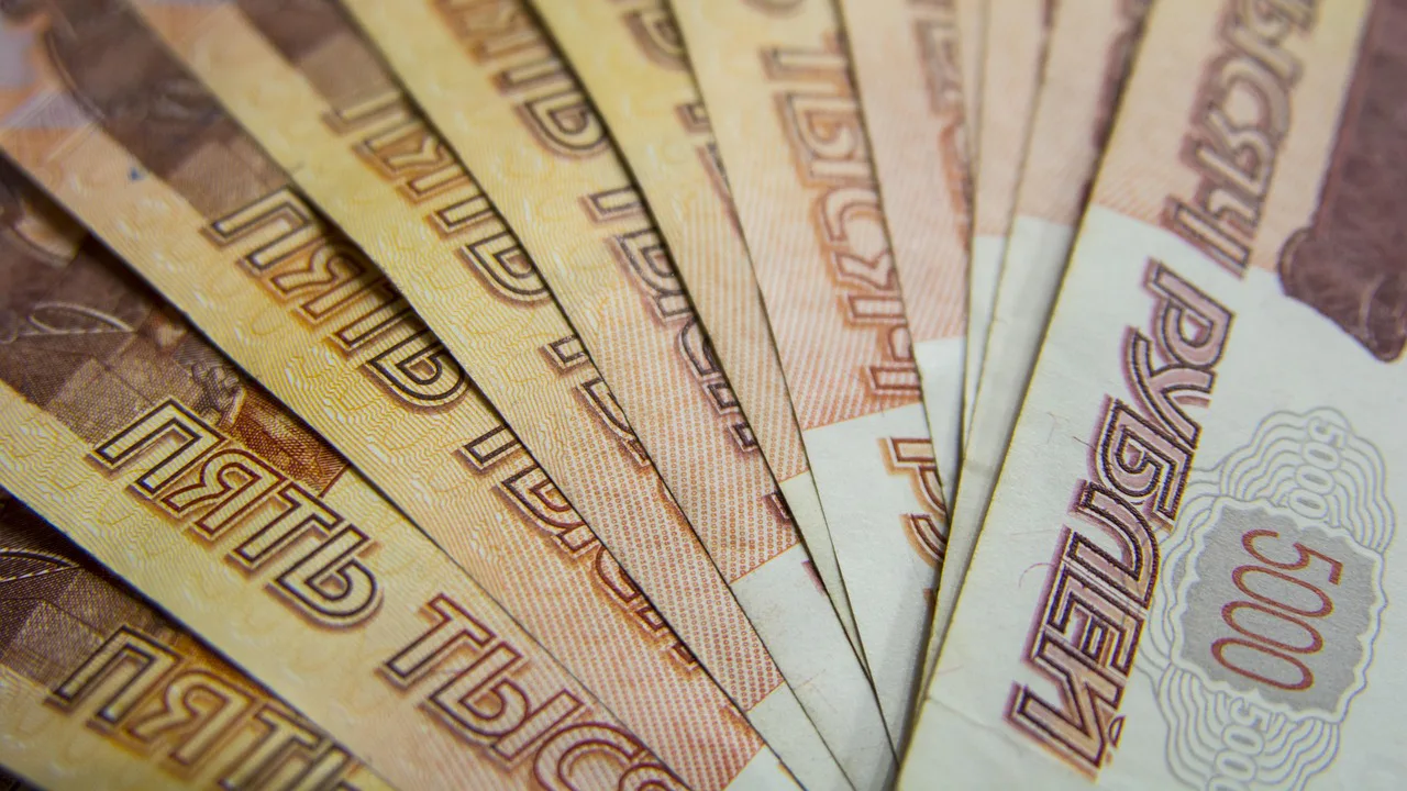 рубль впав до мінімуму за два місяці на тлі паливної кризи та дефіциту валюти - The Moscow Times